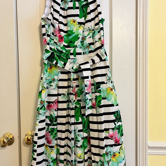 Leslie Fay Dresses & Skirts - Leslie Fay Black and White Striped Floral Midi Dress size 4 ptp 16 length 38